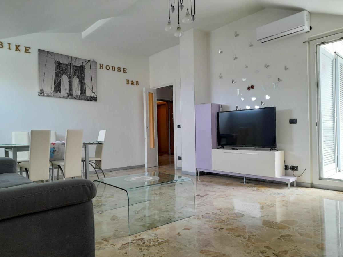Bike House "Silver" سيرياته المظهر الخارجي الصورة